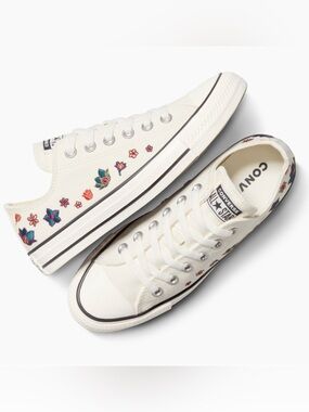 CONVERSE all Star beige canvas floral embroidered lace up shoes sneakers sz 8.5